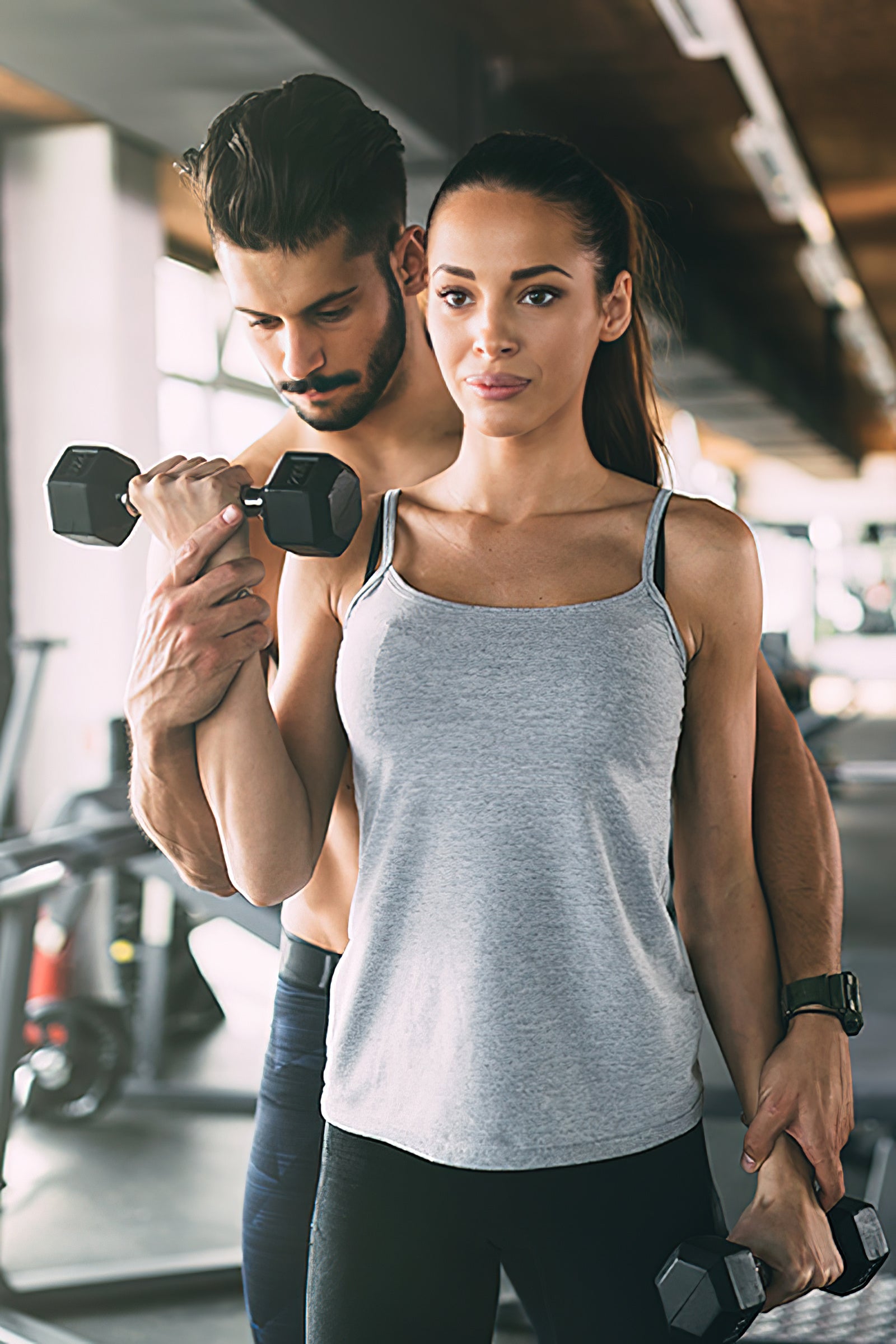 Wie Du Deiner Freundin helfen kannst, in Form zu kommen und mit einem Training mit Gewichten zu beginnen